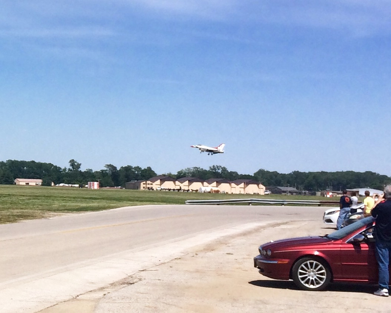 Illustration for article titled Spotted some T-Bird practice this afternoon!